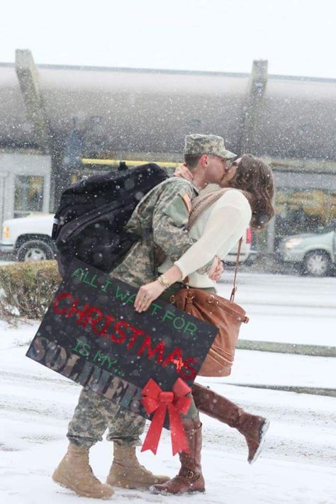 All I want for CHRISTmas......... Military Couple Pictures, Homecoming Signs, Army Baby, Military Relationships, Military Crafts, Deployment Homecoming, Army Wife Life, Military Photography, Military Couples