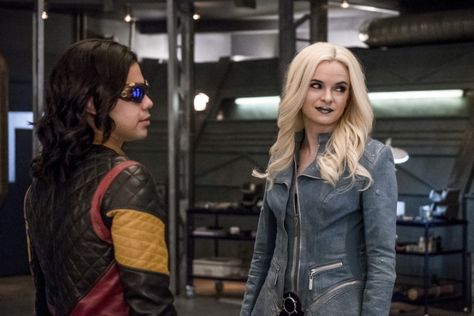 the-flash-season-4-photos (14) Frost The Flash, The Flash Wallpaper, Flash Season 4, Flash Characters, Supergirl 2015, The Flash Season, Dc Tv Shows, Flash Tv Series, Killer Frost