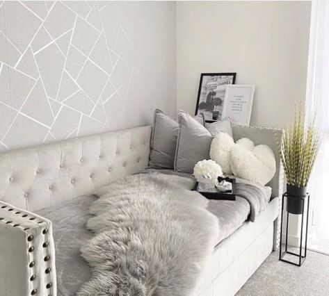 45 Cozy Grey Bedroom Decor Ideas - Chaylor & Mads Trundle Bedroom Ideas Aesthetic, Grey Day Bed, Velvet Day Bed, Cozy Grey Bedroom, Furniture 123, Day Bed Sofa, Single Day Bed, Daybed Bedroom, Daybed Room