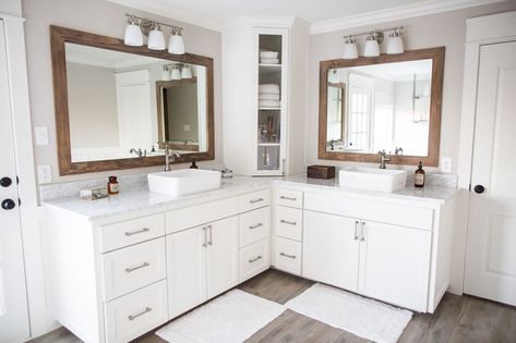 Delish Fixer Upper Bathroom Ideas, L Shaped Bathroom Vanity, L Shaped Vanity, L Shaped Bathroom, Fixer Upper Bathroom, 90s Home, Hgtv Fixer Upper, Simple Bathroom Decor, Bathroom Images