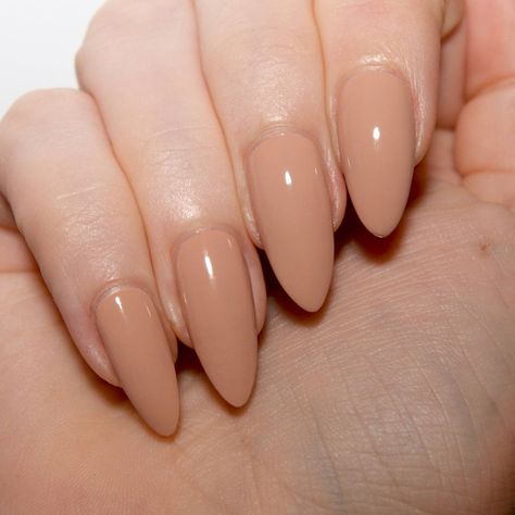 Introducing the Essie Gel Couture Ballet Nudes collection. Essie At The Barre, warm toned nude polish that's the colour of coffee ice cream! #talontedlex #essie French Manicure Long Nails, Ongles Beiges, Stars Nails, Nagellack Trends, Essie Gel Couture, Gel Couture, Essie Gel, Basic Nails, Manicure Y Pedicure