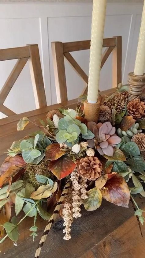 Christmas Floral Table Arrangements, Taper Candle Centerpiece, Christmas Centrepiece Ideas, Thanksgiving Floral Arrangements, Candlestick Centerpiece, Thanksgiving Floral, Table Centerpieces Diy, Christmas Decorations Centerpiece, Pretty Christmas Decorations