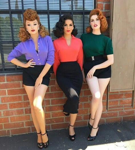 Beautiful pin ups Rockabilly Mode, 50s Outfits, Pin Up Looks, Pin Up Vintage, Rockabilly Girl, Rockabilly Outfits, Pin Up Outfits, Pin Up Hair, Rockabilly Fashion