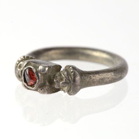 Achaemenid Jewelry, Garnet Background, Silver Finger Ring, Antic Jewellery, Sands Of Time, Ancient Jewellery, Metalwork Jewelry, Historical Jewellery, Ancient Jewelry