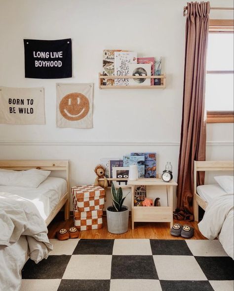 Small Space Between Stairs And Wall, Retro Toddler Boy Room, Checkered Toddler Room, Retro Boys Nursery, Boys Checkered Bedroom, Boho Shared Bedroom, Checkered Bedroom Ideas, Simple Toddler Boy Room, Boyhood Bedroom