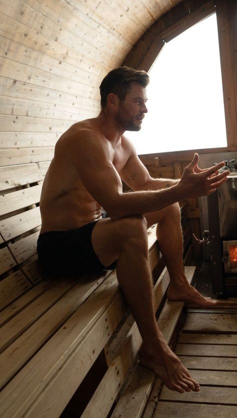 Chris Hemsworth Shirtless Muscle, Thor Body, Chris Hemsworth Body, Chris Hemsworth Workout, Chris Hemsworth Shirtless, Marvel Pins, Hemsworth Brothers, Thor X Loki, Chris Hemsworth Thor