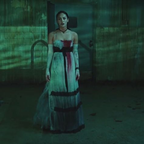 Needy Jennifers Body Dress, Jennifer's Body Costumes, Jennifer Body Prom Dress, Jennifers Body White Dress Costume, Jennifer's Body Dress, Jennifers Body Hallowen Costume Dress, Jennifer's Body Outfits Halloween, Jennifer's Body Prom Dress, Jennifer’s Body Prom Dress