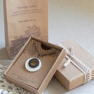 Jewerly Displays, Ceramic Jewellery, Jewerly Boxes, Necklace Packaging, Ceramic Products, Handmade Packaging, Craft Packaging, Packing Jewelry, Porcelain Jewelry