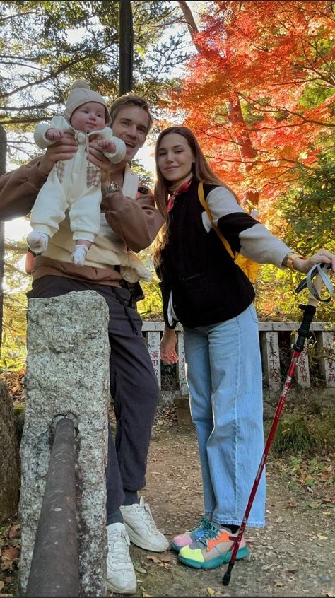 The kjellberg family 💕 Marzia And Felix, Marzia Kjellberg, Healthy Lifestyle Inspiration, Maybe One Day, Pewdiepie, Outfit Inspo Fall, Baby Pictures, Ig Story