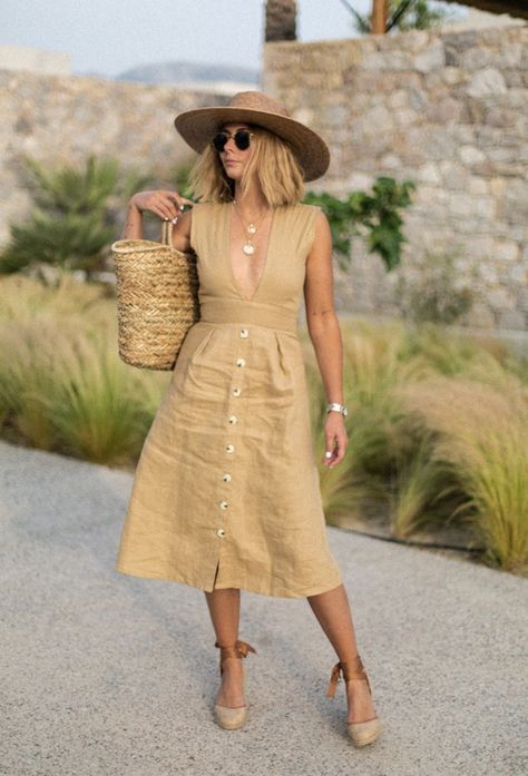 Emma Hill blog Hat Outfits Summer, Espadrilles Outfit, Emma Hill, Outfit With Wedges, Summer Haze, Spring Capsule, Summer Linen Dresses, Stil Elegant, Spring Look