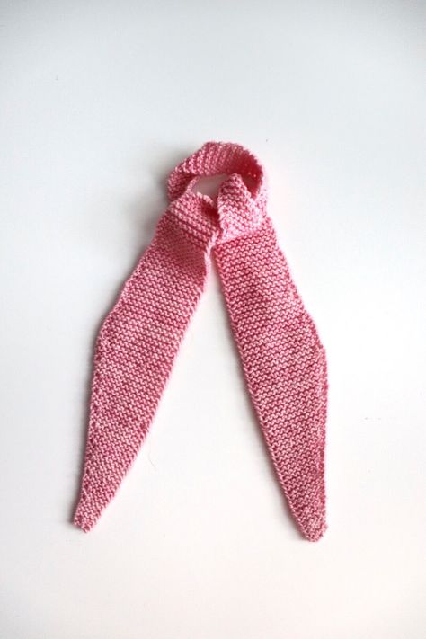 Knitted Hair Ties Free Pattern, Knit Ribbon Pattern, Knitted Hair Ribbon, Hair Bow Knitting Pattern, Tie Knitting Pattern, Knit Summer Headband, Knitted Hair Bows Free Pattern, Knit Hair Tie, Knit Hair Bow Free Pattern