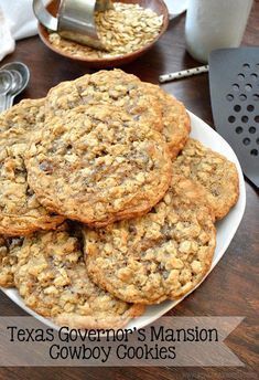 Joyously Domestic: Laura Bush's Texas Governor's Mansion Cowboy Cooki... Laura Bush Cowboy Cookies, Coconut Macarons, Possum Pie, Cowboy Cookie Recipe, Ginger Snap Cookies Recipe, Laura Bush, Cookie Sandwich, Coconut Balls, Celebrity Recipes