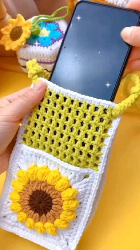 Phone Bag Crochet, Crochet Phone Cover, Phone Bag Pattern, Pochette Portable, Crochet Clutch Bags, Crochet Phone Cases, Bag Crochet Pattern, Crochet Bedspread Pattern, Mode Crochet