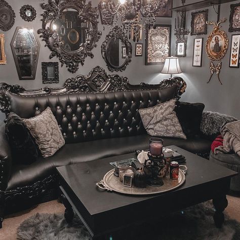 Gothic Living Rooms, Gothic Home Interior, Victorian Gothic Decor, Gothic Living Room, Gothic Kitchen, Gothic Decor Bedroom, Blackcraft Cult, Gothic Room, Gothic Interior