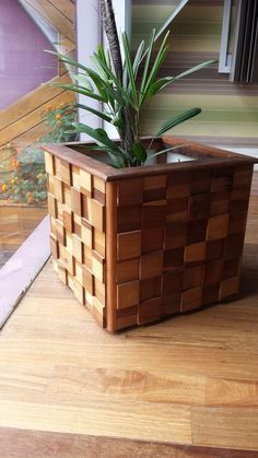 Diy Wooden Planters, Creative Planter, Wood Pots, Wooden Planter, Amazing Woodworking, Wood Planter Box, Repurposed Wood, Diy Holz, House Plants Decor