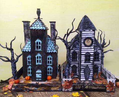 Ebonywood Mansion Casa Halloween, Halloween Paper Crafts, Haunted Dollhouse, Fun Halloween Crafts, Glitter Shirt, Haunted Dolls, Glitter Houses, Tim Holtz Sizzix, Halloween Village