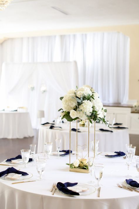 White And Navy Centerpieces, Navy Blue Hydrangea Wedding, Navy Blue Gold White Wedding, Navy White Gold Wedding, Navy And White Wedding Theme, Navy Blue And White Wedding Theme, White And Navy Wedding, Navy Centerpieces, Navy Blue And White Wedding