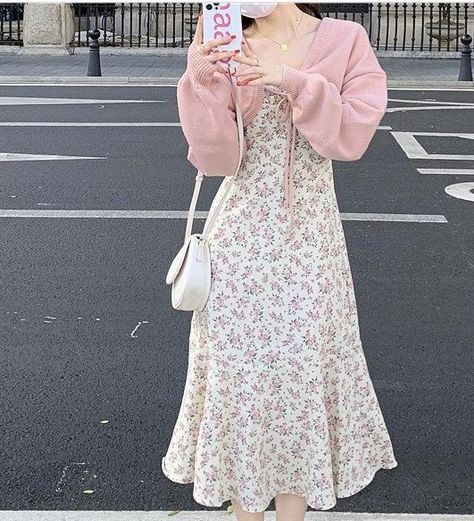 Soft Dresses Aesthetic Long, Cute Long Dresses Casual Korean, Girly Soft Outfits, Pink Outfit Modest, Coquette Church Outfits, Korean Long Dress Outfit, Korean Outfits Pink, Modest Girly Outfits Casual, Korean Church Outfit