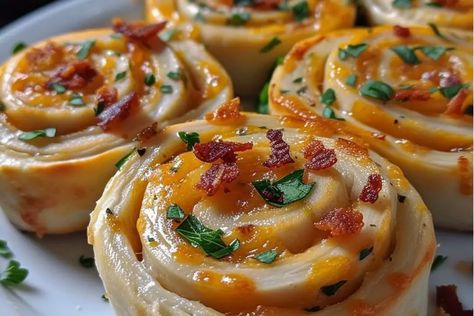 Chicken Pinwheels, Chicken Roll Ups, Crowd Pleasing Appetizers, Smoked Gouda, Roll Ups, Wrap Recipes, Christmas 2024, Appetizer, Sandwiches