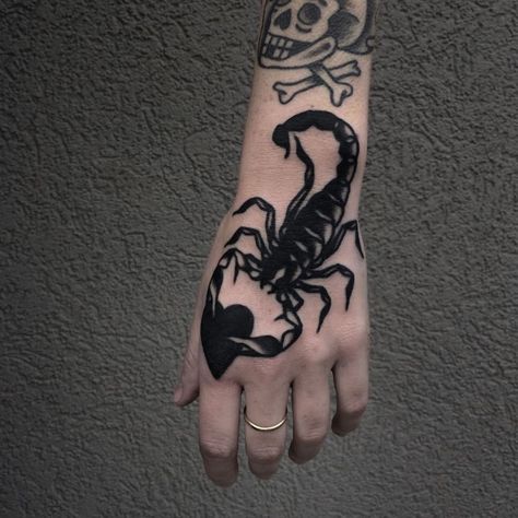 Infected Tattoo, Tattoo On Hand, Scorpio Tattoo, Scorpion Tattoo, Inspiration Tattoos, Stylist Tattoos, Old Tattoos, Classic Tattoo, Lip Tattoos