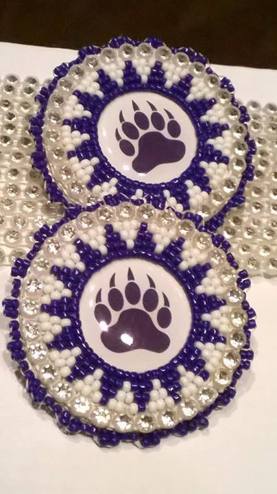 Earrings Shawnee Tribe, Tribe Jewelry, Work Earrings, Beadwork Ideas, Sunflower Wall Decor, Horseshoe Projects, French Curtains, Native Beading, Beaded Work