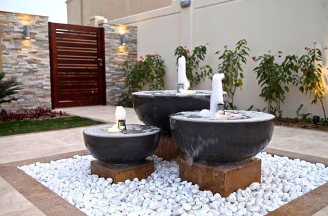 Raised Fountain Water Features, Firepits Backyard Hot Tub, Aesthetic Fountain, Best Garden Design, Modern Home Decor Ideas, Fountain Ideas, Back Garden Design, Front Yard Design, Backyard Water Feature