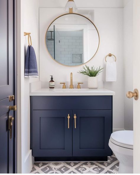 Bathroom Blue Ceiling, Navy And Gold Bathroom Ideas, Blue Gray Bathroom Ideas, Navy Gold Bathroom, Small Navy Bathroom, Navy Vanity Bathroom Ideas, Stockholm Bathroom, Blue And Gold Bathroom Ideas, Navy And Gold Bathroom