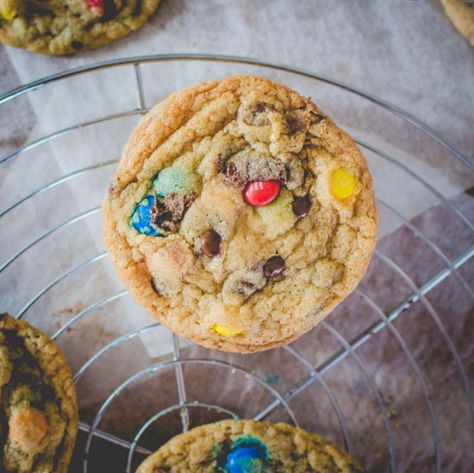 Cookies | Rezept | Kitchen Stories Smarties Recipes, Smartie Cookies, Subway Cookies, Lemon Mousse, Rainbow Cookies, Shortbread Recipes, Vanilla Cake Recipe, Chewy Cookie, Lemon Recipes