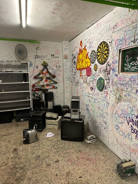 Rage Room Ideas, Trashy House, Rage Room Aesthetic, Hangout Room Ideas, Rage Room, Aesthetic Greece, Hut Design, Hangout Ideas, Hangout Room