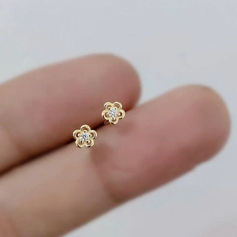 Gold Earrings Studs Simple, Gold Earrings For Kids, Small Earrings Gold, Rose Gold Colour, Simple Gold Earrings, Gold Earrings Models, Gold Jewelry Stores, Simple Stud Earrings, Gold Rings Fashion