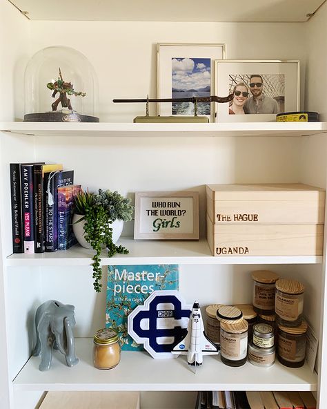 Looking for a way to display all of the souvenirs and ticket stubs you've collected over the years? Try these DIY keepsake souvenir boxes!