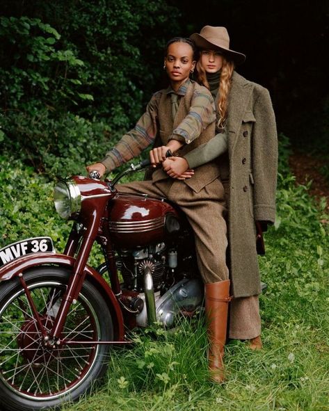 Polo Ralph Lauren Fall 2022 Campaign Lensed by Alasdair McLellan has a Human Touch Mathilda Gvarliani, Ralph Lauren Campaign, Alasdair Mclellan, Ralph Lauren Fall, Latest Handbags, Looks Country, Its Fall, Casual Outfit Inspiration, Ralph Lauren Style