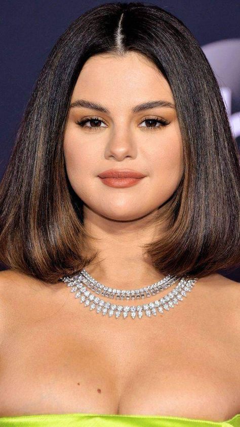 Selena Gomez Face Shape, Geordie Shore, Beautiful Snakes, Round Face Shape, Girl Celebrities, Face Shape, Round Face, Snakes, Selena Gomez