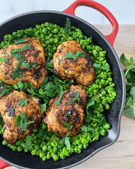 Smashed Mint Peas with Crispy Chicken - The Uncommon Dish Mint Peas, Beautiful Vegetables, Garden Peas, Crispy Chicken Recipes, Crispy Chicken Thighs, Cholesterol Recipes, Low Cholesterol Recipes, Healthy Weeknight Meals, One Skillet Meals