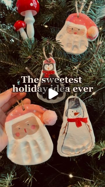 Akilina | Pediatric Occupational Therapist on Instagram: "Recipe + Tips HERE 👇🏻✨  ✨ Welcome to Taste Safe Tuesdays! ✨Make my favorite DIY taste-safe holiday ornaments! These aren’t for eating 🍬, but they’re a fun, memorable way to make keepsakes with your little ones. 🎄 I’ve kept ours for over a year, and they bring back such sweet memories every holiday season. 🥰  What you’ll need: 🥄 1 cup baking soda 🥄 1/2 cup cornstarch 🥄 3/4 cup water  How to make the dough: 1️⃣ Combine baking soda, cornstarch, and water in a saucepan over medium heat. Stir until it thickens into a thick mash potatoes or sticky dough (5-10 mins). 2️⃣ Let it cool completely, (cover with cold damp cloth to speed it up). Sprinkle just a little cornstarch on the table then knead until smooth. If sticky, add more co Toddler Diy Ornaments, Keepsake Ornaments Diy For Kids, Toddler Christmas Ornaments Diy, Baking Soda Ornaments, Diy Cornstarch, Kids Treats, Mash Potatoes, Handprint Ornaments, Kids Treat