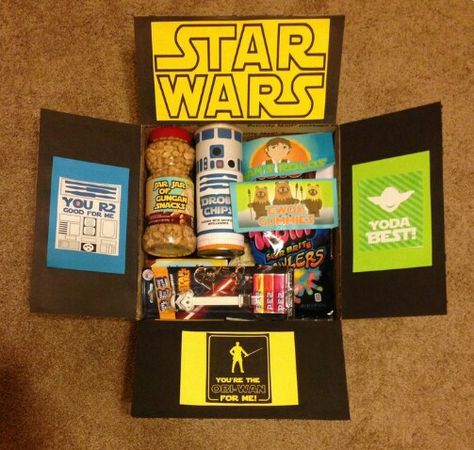 Star wars nerd gift Diy Star Wars Gifts, Boyfriend Care Package, Diy Christmas Gifts For Boyfriend, Military Care Package, Boyfriends Mom Gifts, Star Wars Diy, Care Package Ideas, Package Ideas, Boyfriend Diy