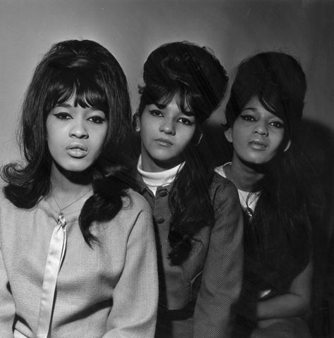 Ronnie Bennett (later Ronnie Spector) Ronnie Spector, 60s Girl, 1960 Style, The Ronettes, American Bandstand, Wall Of Sound, Amy Winehouse, Be My Baby, Biker Girl