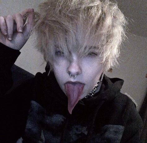 Blond Goth, Blonde Emo Boys, Alt Guy, Alt Boys, Rp Models, Swag Pics, Goth Guys, Emo Boy