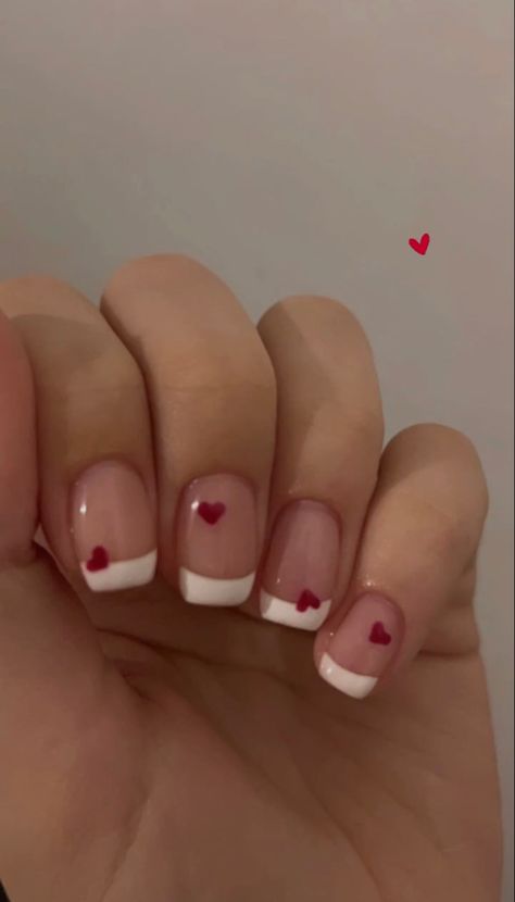 Simple Nail Ideas Short Acrylic, Easy Beginner Valentines Nails, Easy Valentine's Nails, Easy At Home Valentines Nails, Short Nail Valentines, Short Nail Ideas Christmas Simple, At Home Valentines Nails, Nail Designs Valentines Natural, Valentines Nail Ideas Short