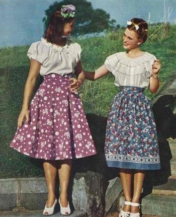 1940s novelty print skirts with peasant tops Narnia Costumes, 1940's Dress, 40s Mode, Wwii Fashion, 40's Fashion, History Poster, Vintage Style Skirts, 1940s Outfits, Dirndl Skirt