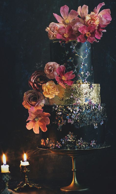 Flower Wedding Cake, Painted Wedding Cake, Cake With Flowers, Big Wedding Cakes, Wafer Paper Flowers, Black Wedding Cakes, Elegant Birthday Cakes, Cupcakes Decorados, Romantic Wedding Cake