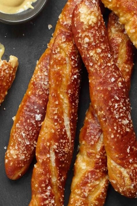 Copycat Applebees Pretzels, Soft Pretzel Sticks Recipe, Savory Snacks Healthy, Pretzel Sticks Recipe, Soft Pretzel Sticks, Homemade Pretzels Recipe, Soft Pretzels Recipe, Beer Dip, German Food Authentic