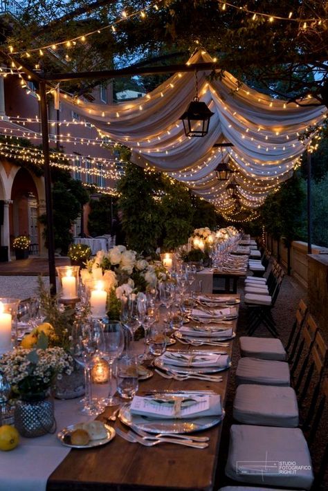 Outdoor At Home Wedding, Wedding In The Garden Decoration, Backyards Weddings, Intimate Wedding Dinner Ideas, Wedding In Garden Decoration, Outdoor Evening Wedding Lights, Garden Wedding Fairy Lights, Wedding Decorations Garden, Dusk Wedding