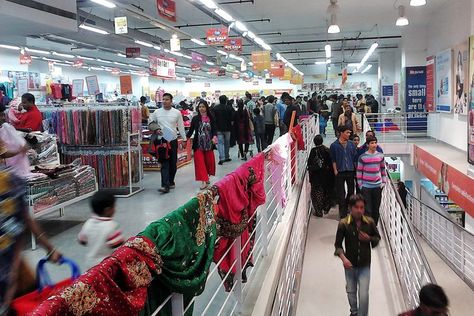 Big Bazaar Ads, Chor Bazar Mumbai, Chor Bazaar, Pakistan Bazaar, Kamla Nagar Market, Big Bazaar, Weather In India, Backpacking India, India Culture