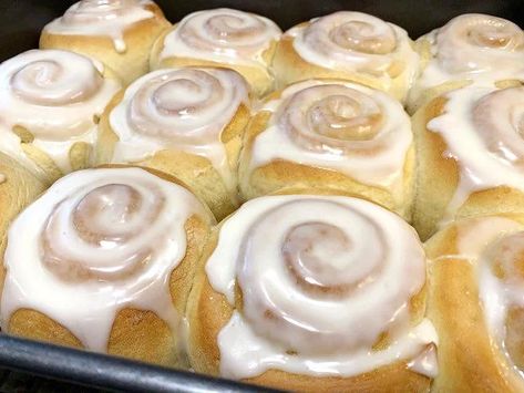 These honey buns are a super soft and fluffy bun, flavored with real honey, spiraled with gooey honey butter, and topped with honey glaze. Make honey buns for your honey bun! Fluffy Bun, Bun Recipes, Sticky Rolls, Honey Bun Cake, Real Honey, Honey Bun, Honey Buns, Honey Glaze, Bun Recipe