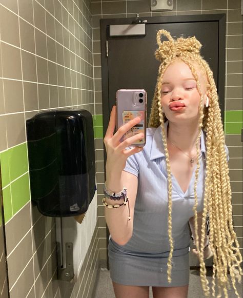 Native American Braids, Black Albino, Albino Girl, Braids Men, Diy Vetement, Black Femininity, Black Girls Hairstyles, Black People, Black Is Beautiful