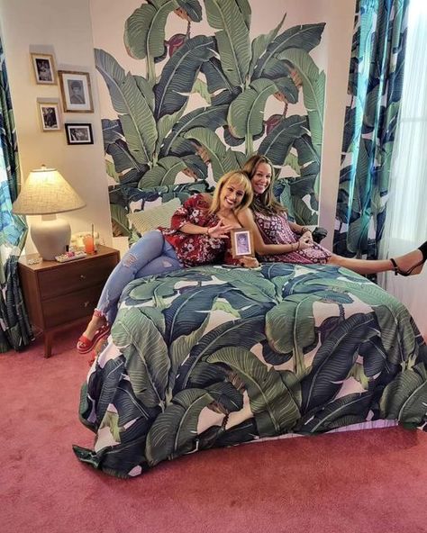 Priscilla Jane on Instagram: "The Golden Girls Kitchen Miami 350 NW 24th St, Miami, FL 33127" Golden Girls House, Miami Party, Girls Dollhouse, The Golden Girls, Cottage Cabin, White Cottage, Girl Posters, Golden Girl, Cabin Homes