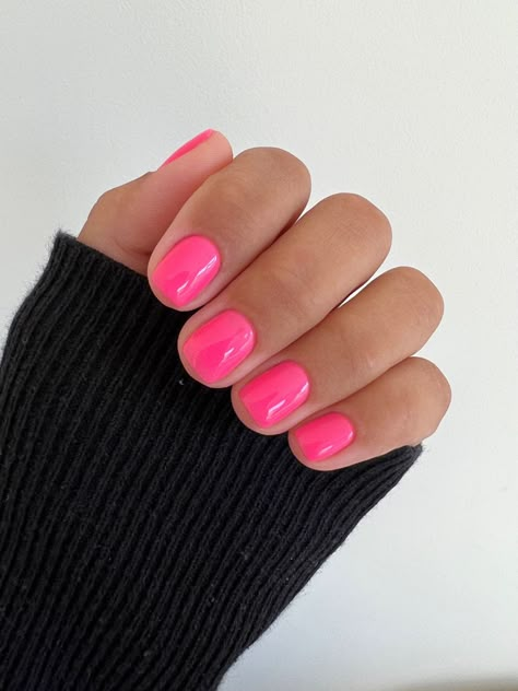 Super Short Gel Nails Pink, Hand Different Color Nails, Summer Nail Color Ideas Gel, Bright Gel Nails Short, Bright Summer Short Nails, Neon Pink Dip Nails, Summer Nail Inspo Short Round, Summer Gel Mani, Super Short Pink Nails