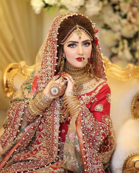 Brides / Dulhan from pakistan and india mostly on their barat day / wedding day leave to her husband's home. On barat wearing red & gold traditionally. #Barat #Red #Wedding #pakistan #india #Dulhaanddulhan #dulhan Pose Pengantin, शादी की तस्वीरें, Pakistani Bridal Makeup, Indian Wedding Bride, Red Bridal Dress, Indian Bridal Photos, Bridal Makeover, Stylish Wedding Dresses, Pakistani Wedding Outfits