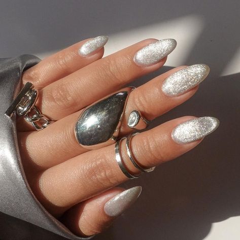 OPI on Instagram: “Loving @glosshouse's out-of-this-world platinum mani that's absolutely ✨mesmerizing✨. Shade: Platinum Eclipse #OPIObsessed…” Classy Black Nails, Cosmetic Inspiration, Velvet Nails, Black Acrylic Nails, Nail Shimmer, White Nail Designs, I Dare You, My Future, Nail Spa